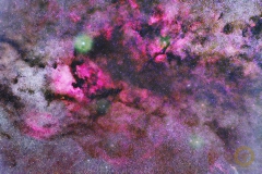 Nebelgebiete im Sternbild Schwan. 30 Bilder mit 240 Sekunden, ISO 640, 85 mm, F 2,0 an Nikon Z6 auf EQM35 mit MGEN3