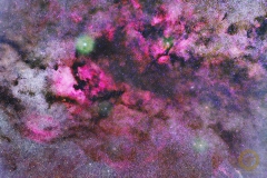 Nebelgebiete im Sternbild Schwan. 30 Bilder mit 240 Sekunden, ISO 640, 85 mm, F 2,0 an Nikon Z6 auf EQM35 mit MGEN3