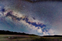 Panorama aus zwei gestackten Bildern: Jeweils 50 Bilder mit 10 Sekunden, ISO 6400, 16 mm, F 2,8 an Nikon D4s