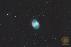 M27, Hantelnebel im Füchslein, Eispfad: 52 Bilder mit 300 Sek., ASI071 mc Pro, Gain 90 an RC6 (1370 mm) auf EQ 6 Pro, Autoguiding OAG mit ASI22o mini, Dithering, Conrolling StellaVita, 40 Flats und Darkflats, Stacking Siril, Drizzle 2.