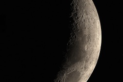 Mond, Groß Schönebeck. Panorama aus 2 Bildern. Jeweils gestackt aus 40 % der besten Videoframes aus 2000. APO 540 mm an ZWO ASI715 MC