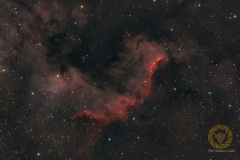 The Great Wall, NGC 7000 Nordamerikanebel. 24 Bilder mit 2 Minuten, ISO 8000, 600 mm, F6,3 an Nikon D5300a, auf EQM35 Pro, MGEN 3, je 20 Darks, Flats, Biases, Darkflats