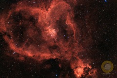 IC1805 Herznebel in Kassiopeia, Groß Schönebeck. 36 Bilder mit 5 Minuten, ISO 5000, Apo 540 mm an D5300a auf EQ6. MGEN3 Autoguiding. je 20 Flats, Darkflats, Biases, 12 Darks. L-eXtrem Duo Schmalband-Filter