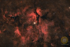 Gamma-Cygni-Komplex, Eispfad: First light für Askar 50 P, 190 mm an ASI071mc Pro, auf Skywatcher EQQM35 Pro. 137 Bilder mit 30 Sekunden, Gain 90, Offset 40, kein Guiding, keine Korrekturbilder. First Light für StellaVita-Steuerung